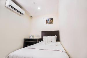Postel nebo postele na pokoji v ubytování DCozy Hotel + 3 fotografie
