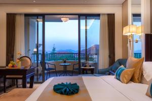 Your World International Conference Centre Hotel客房内的一张或多张床位