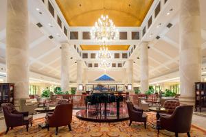 Your World International Conference Centre Hotel的休息区