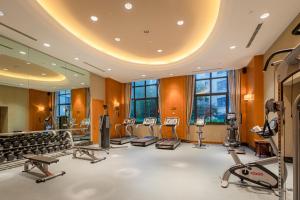 Your World International Conference Centre Hotel的健身中心和/或健身设施