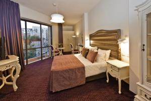 Un pat sau paturi într-o cameră la Jerusalem Inn by Smart Hotels