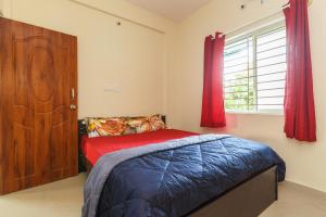 Tempat tidur dalam kamar di Misty Meridian Serviced Apartments