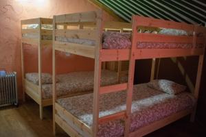 Playas del Vicario tesisinde bir ranza yatağı veya ranza yatakları
