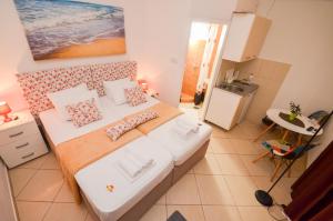 Una cama o camas en una habitación de Tea
