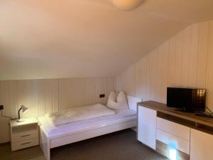 Кровать или кровати в номере Haus Brunnenberg