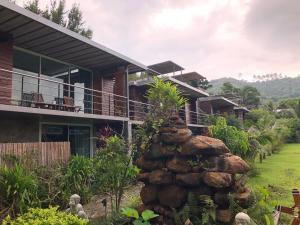 Gallery image of Baan Boom Boxes Eco Friendly Resort in Mae Nam