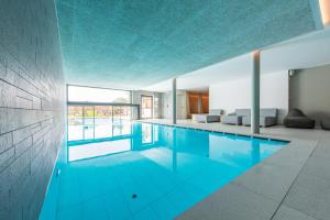 Bazén v ubytovaní Hotel Sonnenheim alebo v jeho blízkosti
