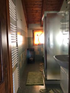 A bathroom at B&B Fior di Loto