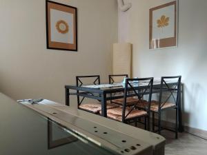 Posedenie v ubytovaní Prime Location Bright Studio City center Super 5G Wifi 200Mbps with32''TV + 15 fotografií