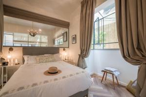 a bedroom with a bed with a hat on it at VELLER Ben Yehuda in Tel Aviv