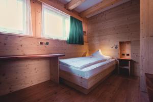 Postel nebo postele na pokoji v ubytování Hotel Zirmes