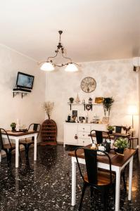 TV a/nebo společenská místnost v ubytování La dimora di Caboto B&B