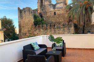 Posedenie v ubytovaní RENOVATED HOUSE IN OLD TOWN MARBELLA.