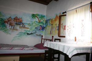 a room with a mural on the wall and a table at Guest House Sunčano Selo in Jagnjedovec