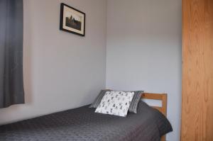 a bedroom with a bed with a pillow on it at Les Terriers Saint-Hubert in Hatrival