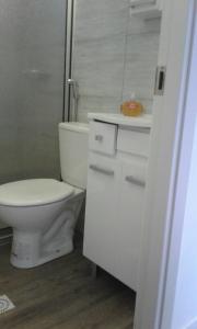 a white bathroom with a toilet and a shower at pequeña casa completa en el pinar in El Pinar