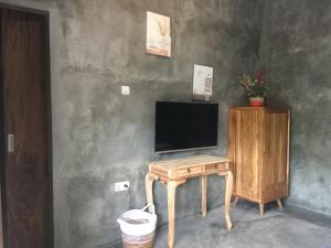 TV/Unterhaltungsangebot in der Unterkunft Watukarung Ristu Homestay