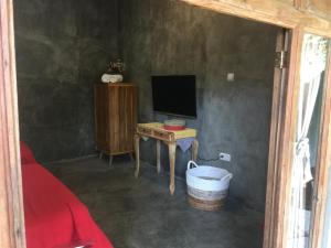 TV/Unterhaltungsangebot in der Unterkunft Watukarung Ristu Homestay