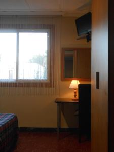 TV a/nebo společenská místnost v ubytování Hostal El Callejón