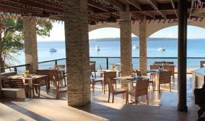 a restaurant with tables and chairs and a view of the water at Mar Y Oro in Contadora