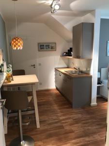 a kitchen with a table and a dining room at Stilvolles Studio in Osnabrück