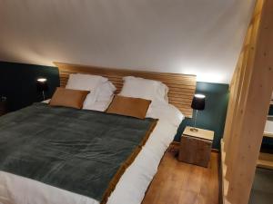 Postel nebo postele na pokoji v ubytování Chambres D´Hôtes Herbes Folles