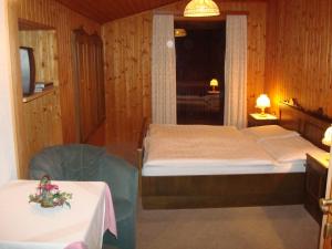 Tempat tidur dalam kamar di Almgasthof Judenburger Hütte