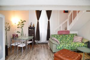 Гостиная зона в Comfortable, silent and charming Loft by the Navigli