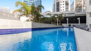 Bazén v ubytování Auckland Harbour Suites nebo v jeho okolí