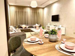 TV a/nebo společenská místnost v ubytování Best in Town - Central -Comfortable-in Racine