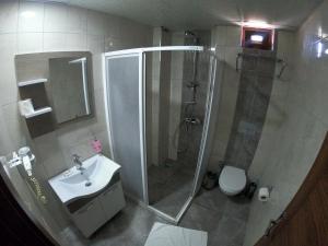 a bathroom with a sink, toilet and shower at Bellamaritimo Hotel in Pamukkale