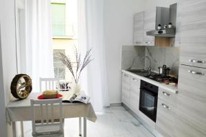 Kuchyňa alebo kuchynka v ubytovaní Conforti Apartment