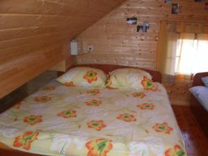 a bedroom with a bed with flowers on it at Apartments Marevic in Kupres