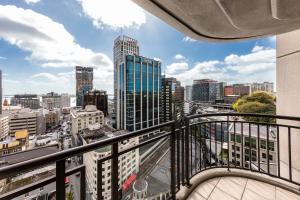 Uma varanda ou terraço em Avani Metropolis Auckland Residences