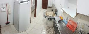 Kuchyň nebo kuchyňský kout v ubytování Apartamento próximo ao Aeroporto de Florianópolis.