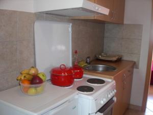 Majoituspaikan Apartments Marevic keittiö tai keittotila