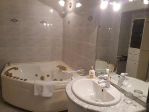 Kúpeľňa v ubytovaní Piac Utcai Apartman 2