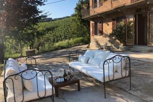 Posedenie v ubytovaní Villa La Mura - Luxury Pool by the Vineyard