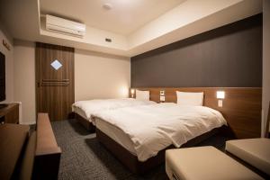 La Vista Furano Hills Natural Hot Spring客房内的一张或多张床位