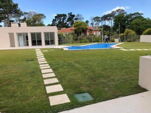 Bazén v ubytování PENTHOUSE CON TERRAZA PARRILLERO Y JACUZZI PROPIO, PREMIADO POR AWARD SEGUNDO AÑO CONSECUTIVO -Edificio Jardins Del Est San Rafael- nebo v jeho okolí