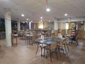 a restaurant with tables and chairs in a room at Beach Class Muro Alto Porto de Galinhas in Porto De Galinhas