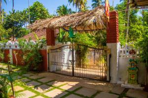GREEN NEST HOSTEL, Baga-Arpora, North Goa外面的花园