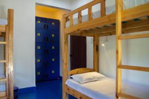 GREEN NEST HOSTEL, Baga-Arpora, North Goa客房内的一张或多张床位