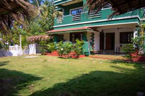 GREEN NEST HOSTEL, Baga-Arpora, North Goa外面的花园