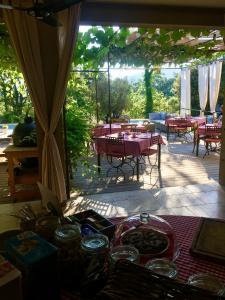 Restaurace v ubytování Une Sieste en Luberon