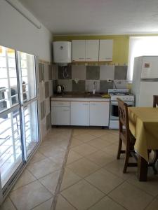 Una cocina o kitchenette en Los Horneros