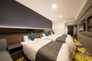 Quintessa Hotel Fukuoka Tenjin Minami tesisinde bir odada yatak veya yataklar