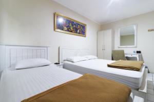 Postel nebo postele na pokoji v ubytování Jayagiri Guesthouse By Belgareti