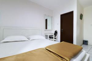Postel nebo postele na pokoji v ubytování Jayagiri Guesthouse By Belgareti