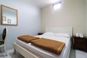 Postel nebo postele na pokoji v ubytování Jayagiri Guesthouse By Belgareti